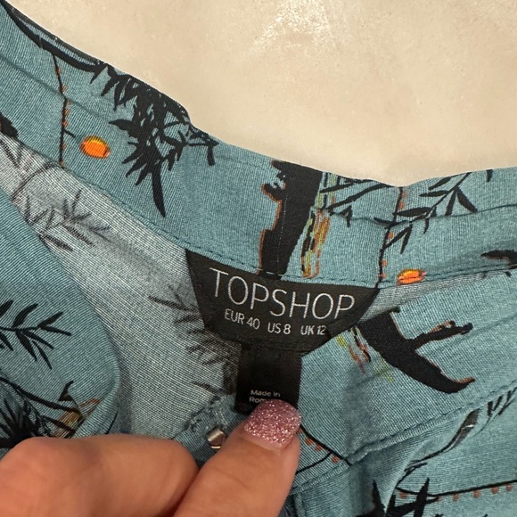 TOPSHOP size 8 shorts. - Picture 2 of 4